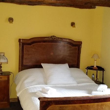 Les Trois Cheminees Chambres D'Hotes Livarot-Pays-d'Auge Екстер'єр фото