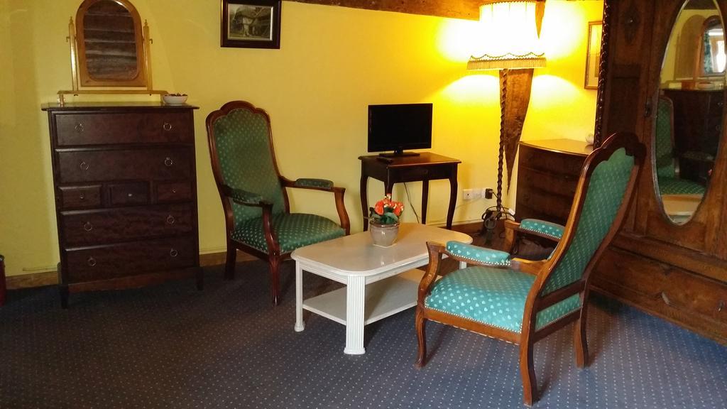 Les Trois Cheminees Chambres D'Hotes Livarot-Pays-d'Auge Екстер'єр фото